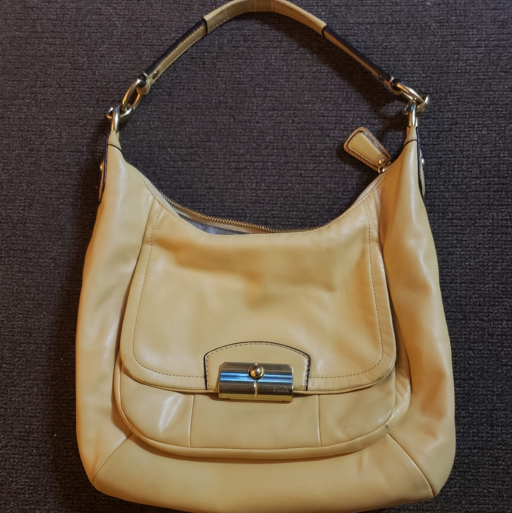 Coach sholder hobo bag buttercup yellow